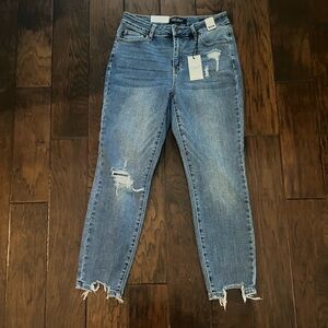 Judy Blue Mid Rise Slim Fit